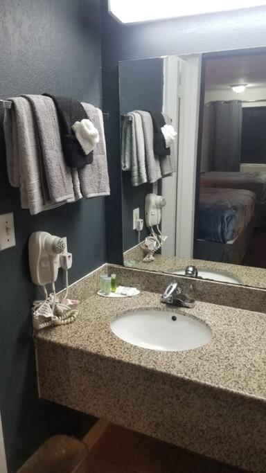 Osu 2 Queen Beds Hotel Room 117 Wi-Fi Stillwater Exterior foto